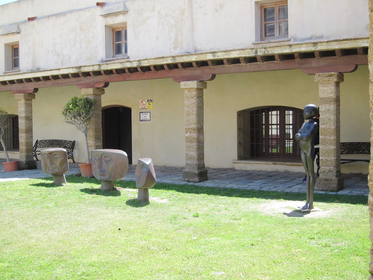 Statues in Castillo de Santa Catalina