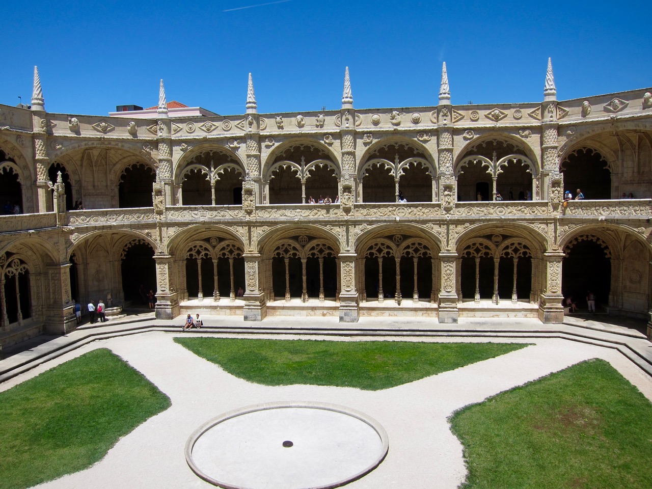 Jerónimos Monastery Courtyard